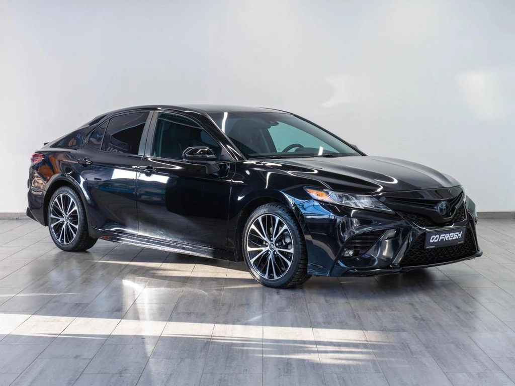 Седан Toyota Camry 2018 года, 2119000 рублей, Саратов