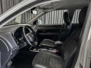 Внедорожник Mitsubishi Outlander 2021 года, 2499000 рублей, Красноярск