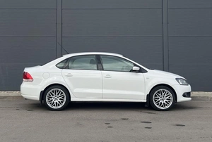 Седан Volkswagen Polo 2011 года, 790000 рублей, Солонцы