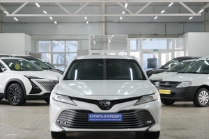 Седан Toyota Camry 2018 года, 2999000 рублей, Омск
