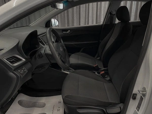 Седан Hyundai Solaris 2019 года, 990000 рублей, Красноярск