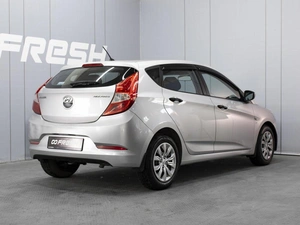 Хетчбэк Hyundai Solaris 2015 года, 780000 рублей, Омск