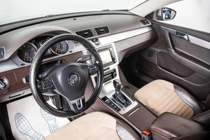 Седан Volkswagen Passat 2011 года, 959000 рублей, Пермь