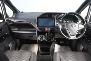 Минивэн Toyota Noah 2017 года, 2839000 рублей, Новосибирск