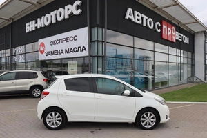 Хэтчбек Toyota Yaris 2012 года, 1200000 рублей, Мирное