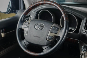 Внедорожник Toyota Land Cruiser 2011 года, 3819000 рублей, Тюмень