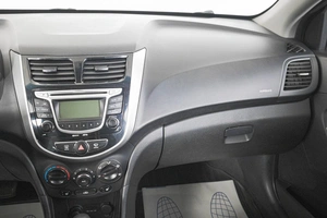 Хетчбэк Hyundai Solaris 2011 года, 879000 рублей, Кемерово