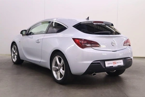 Хэтчбек Opel Astra 2012 года, 880000 рублей, Брянск