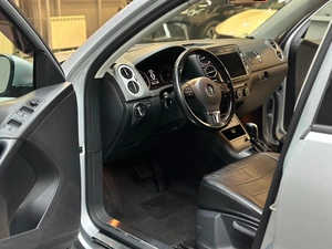 Внедорожник Volkswagen Tiguan 2016 года, 1497000 рублей, Красноярск