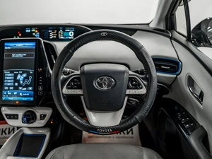Лифтбек Toyota Prius 2017 года, 1999000 рублей, Красноярск