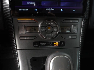 Хетчбэк Toyota Auris 2008 года, 640000 рублей, Красный Пахарь