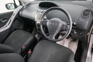 Хетчбэк Toyota Vitz 2010 года, 699000 рублей, Красноярск