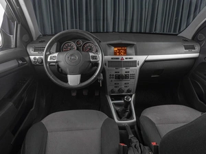 Хетчбэк Opel Astra 2011 года, 469000 рублей, Тюмень