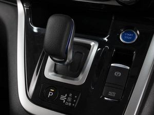 Минивэн Nissan Serena 2019 года, 2600000 рублей, Омск