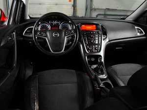 Хетчбэк Opel Astra 2012 года, 699000 рублей, Воронеж
