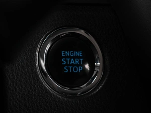 Седан Toyota Camry 2018 года, 3021000 рублей, Тюмень