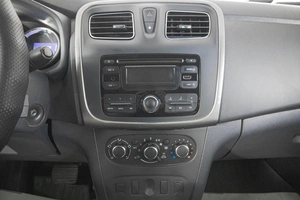 Седан Renault Logan 2015 года, 669000 рублей, Кемерово