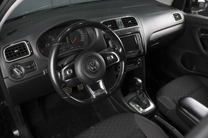 Седан Volkswagen Polo 2018 года, 1310000 рублей, Омск