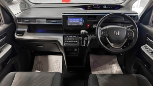 Минивэн Honda Stepwgn Spada 2017 года, 1797000 рублей, Красноярск