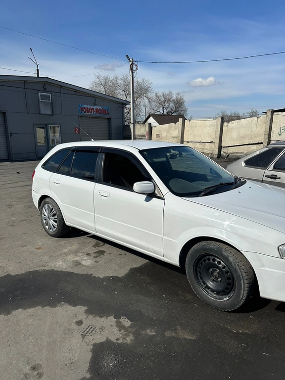 Универсал Mazda Familia S-Wagon 2000 года, 250000 рублей, Красноярск