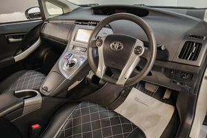 Лифтбек Toyota Prius 2015 года, 1539000 рублей, Челябинск