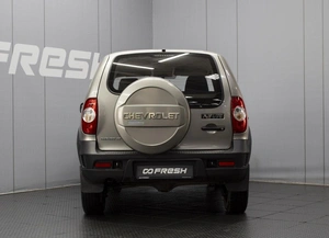 Внедорожник Chevrolet Niva 2015 года, 890000 рублей, Омск