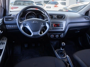 Седан Kia Rio 2015 года, 1022500 рублей, Волгоград