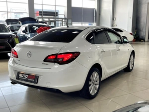 Седан Opel Astra 2013 года, 787000 рублей, Солонцы