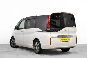 Минивэн Honda Stepwgn 2015 года, 1889000 рублей, Барнаул