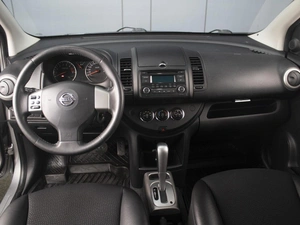 Хетчбэк Nissan Note 2012 года, 810000 рублей, Омск