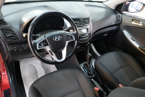 Хетчбэк Hyundai Solaris 2015 года, 949000 рублей, Омск