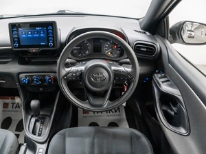 Хетчбэк Toyota Yaris 2021 года, 1290000 рублей, Красноярск