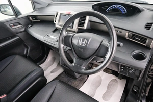 Минивэн Honda Freed 2011 года, 989000 рублей, Красноярск