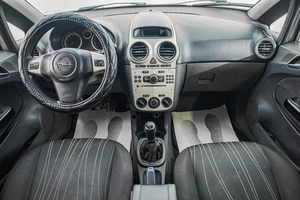 Хетчбэк Opel Corsa 2006 года, 299000 рублей, Барнаул