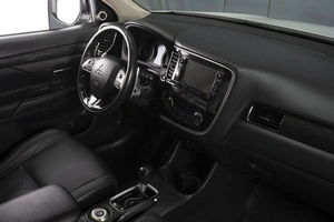 Внедорожник Mitsubishi Outlander 2015 года, 2330000 рублей, Омск