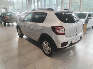 Хэтчбек Renault Sandero 2017 года, 1200000 рублей, Орёл