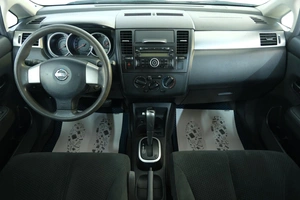 Хетчбэк Nissan Tiida 2010 года, 889000 рублей, Омск