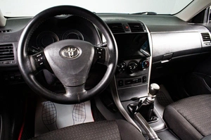 Седан Toyota Corolla 2009 года, 699000 рублей, Сургут