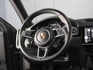 Внедорожник Porsche Cayenne 2018 года, 6980000 рублей, Омск