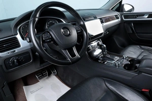 Внедорожник Volkswagen Touareg 2011 года, 1689000 рублей, Челябинск