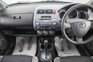 Хетчбэк Honda Fit 2001 года, 379000 рублей, Барнаул