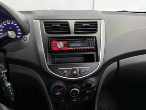 Седан Hyundai Solaris 2013 года, 800000 рублей, Красноярск