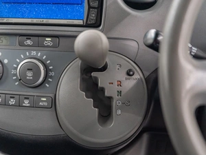 Минивэн Toyota Sienta 2004 года, 600000 рублей, Красноярск