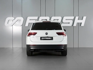 Внедорожник Volkswagen Tiguan 2018 года, 2260000 рублей, Красный Пахарь