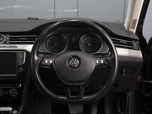 Универсал Volkswagen Passat 2017 года, 1700000 рублей, Омск