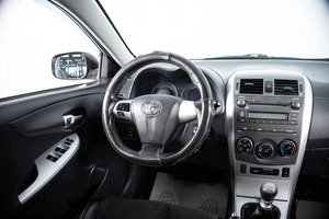 Седан Toyota Corolla 2011 года, 989000 рублей, Пермь