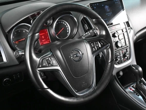 Хетчбэк Opel Astra GTC 2013 года, 940000 рублей, Аксай
