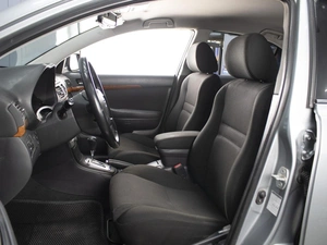 Седан Toyota Avensis 2007 года, 960000 рублей, Омск