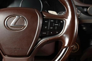 Седан Lexus ES 2019 года, 3699000 рублей, Тюмень