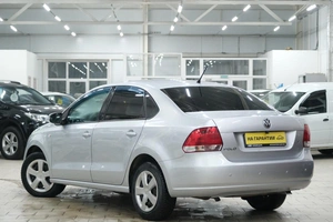 Седан Volkswagen Polo 2013 года, 859000 рублей, Омск